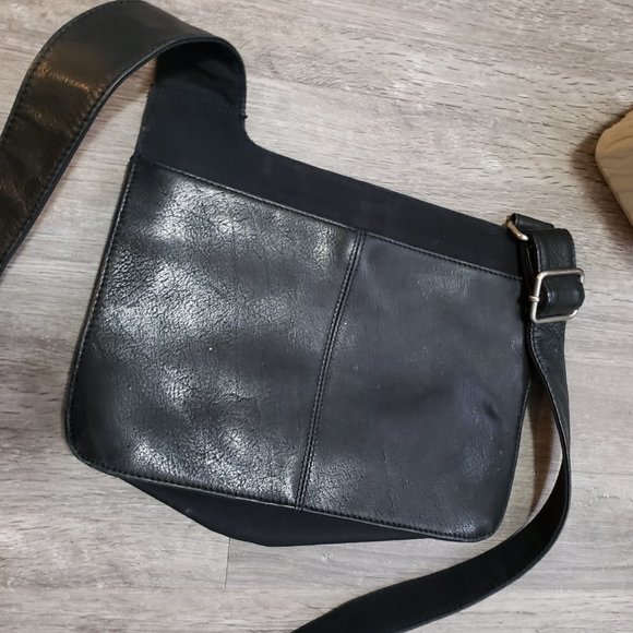 Fossil * Black Black Leather & Nylon Crossbody Bag - Picture 2 of 7